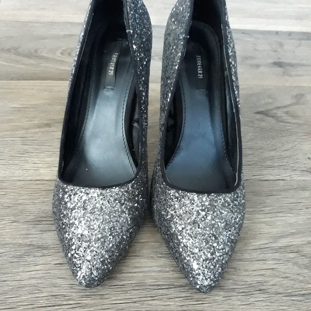 LAST CHANCE 12/31! Forever 21 | Silver glitter heels